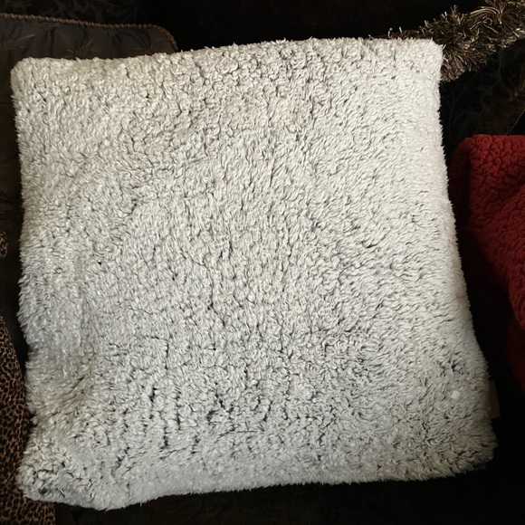 UGG Pillow case - Picture 2 of 3